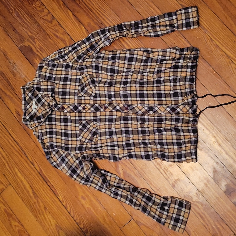 Maurice's long sleeve plaid button down shirt